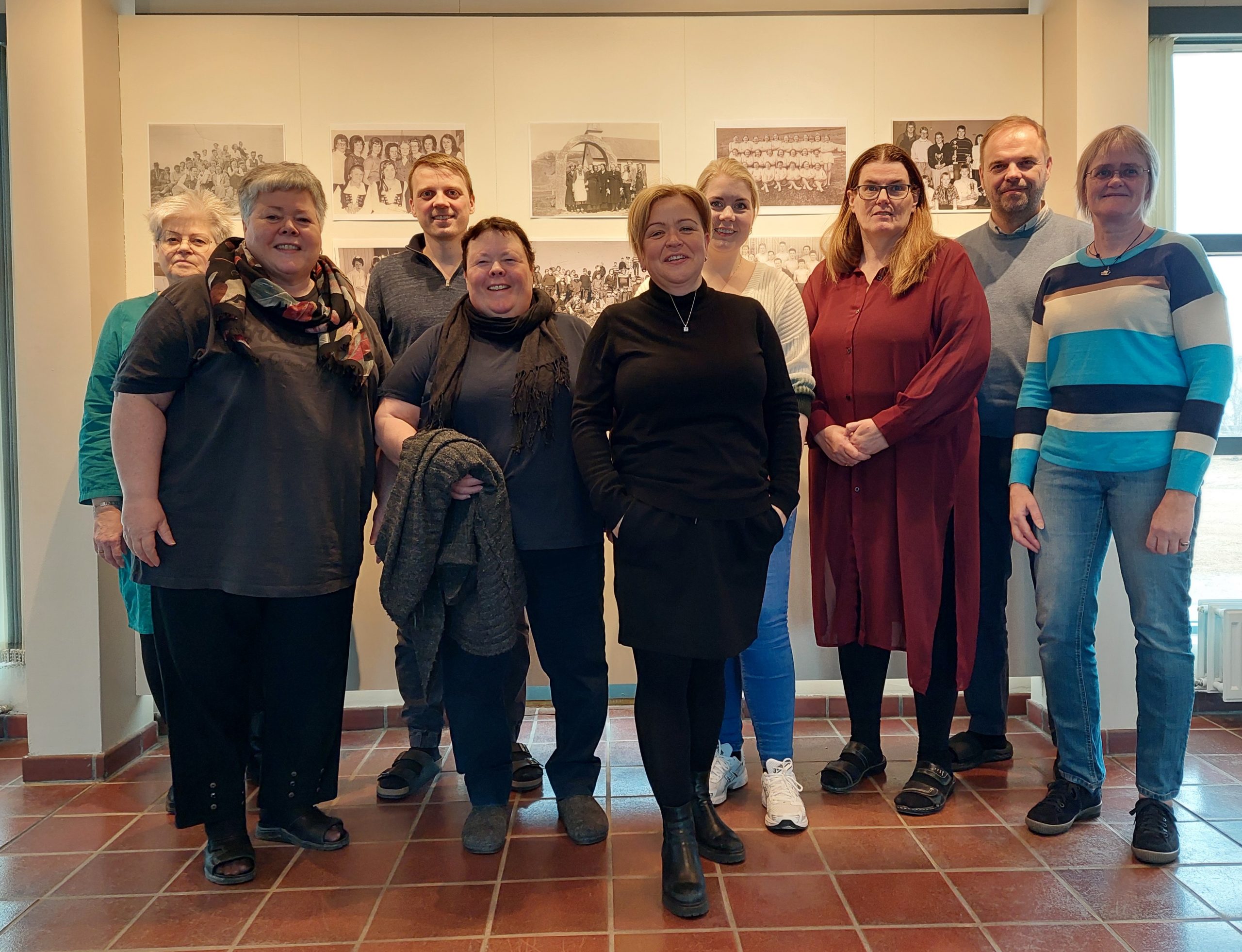 Aðalmynd fyrir “Hópmyndir í anddyri stjórnsýsluhúss”