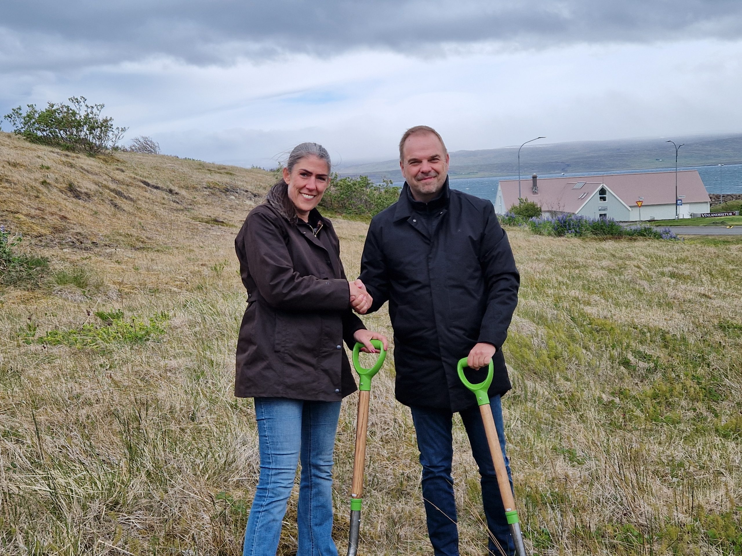 Aðalmynd fyrir “Skóflustunga tekin að parhúsi í Búðardal”