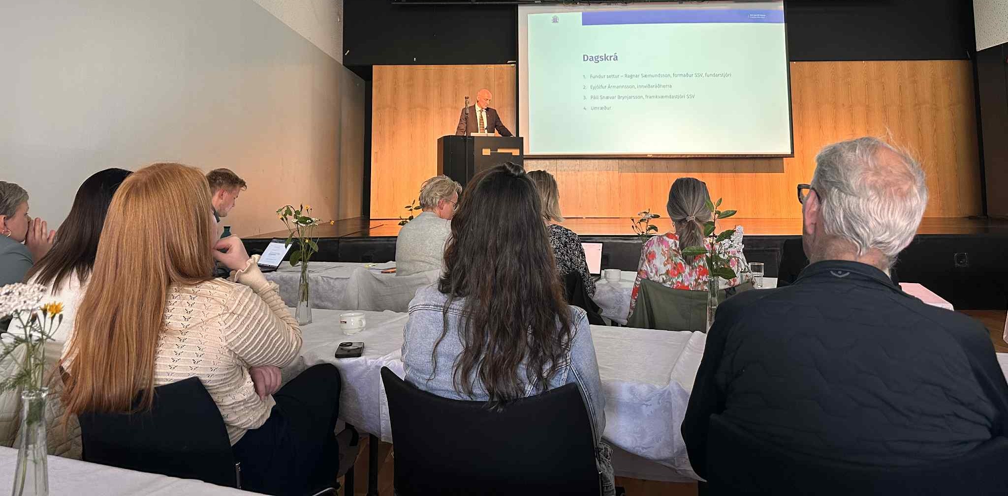 Aðalmynd fyrir “Af fundi með innviðaráðherra í Borgarnesi”