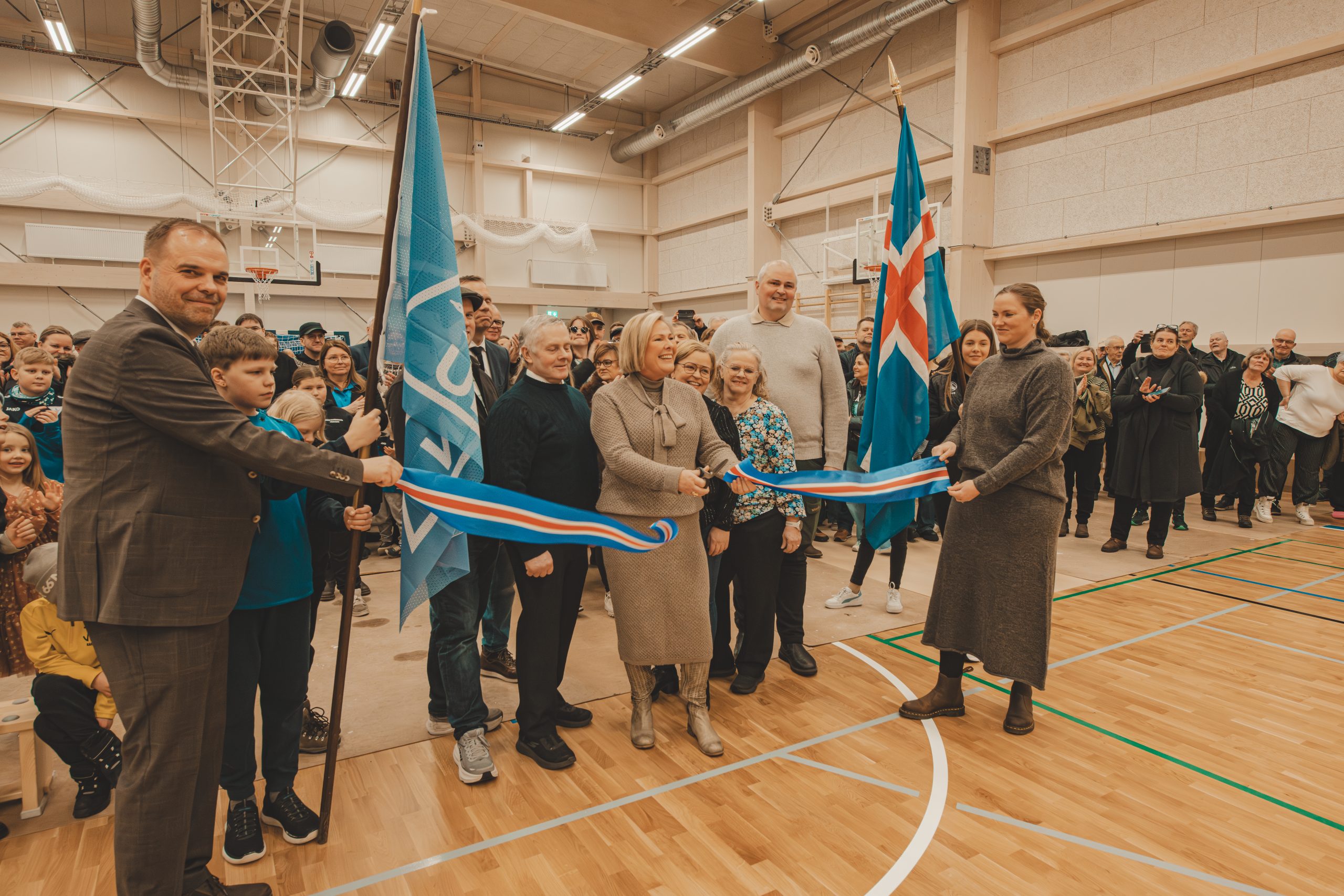 Aðalmynd fyrir “Ný íþróttamiðstöð tekin í gagnið”